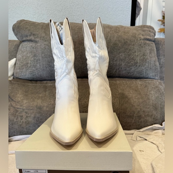 Libya Embroidered Heeled Western Boot - WHITE - Size 9. - Picture 5 of 7
